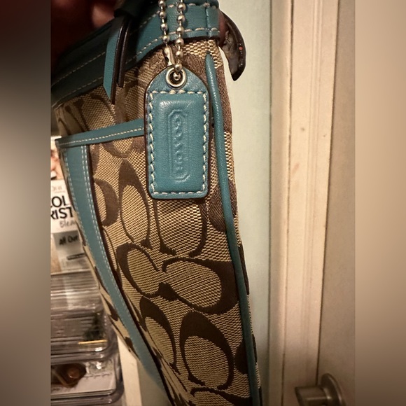 Authentic Coach, Crossbody handbag, their CC logo w/ a teal color! - Picture 7 of 10